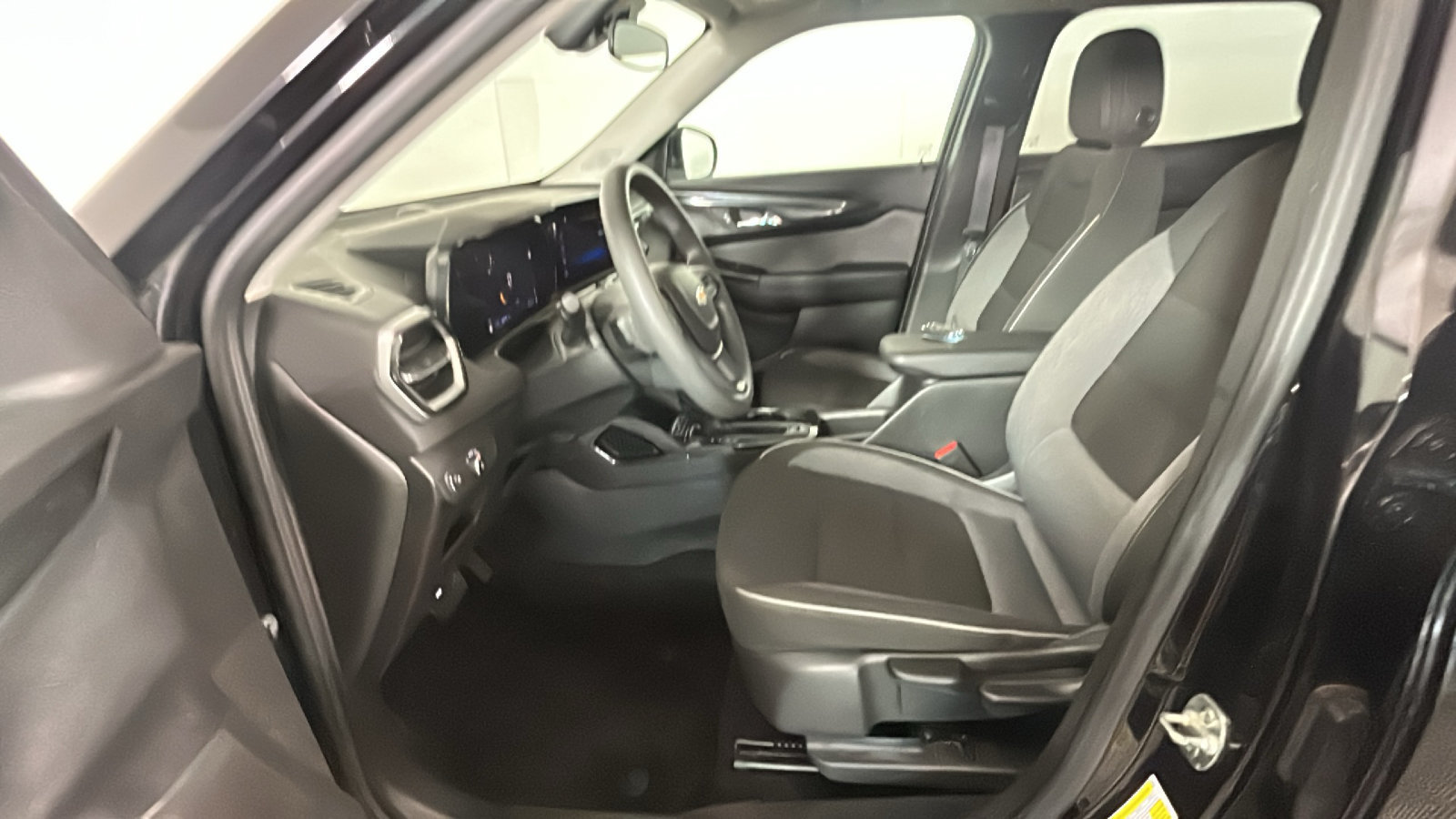 Used 2025 Chevrolet TrailBlazer LT AWD/4WD image 13