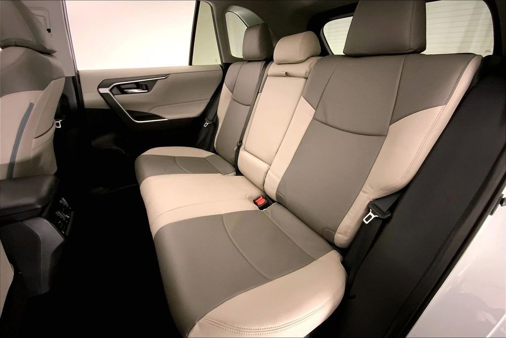 Used 2020 Toyota RAV4 XLE w/ Convenience Package image 14
