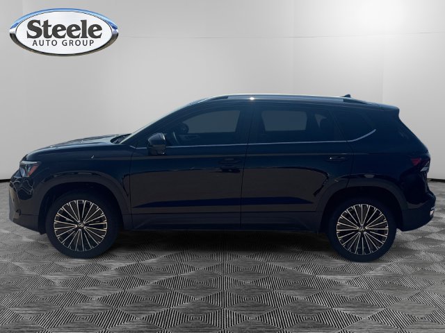 New 2026 Volkswagen Taos SE FWD image 2