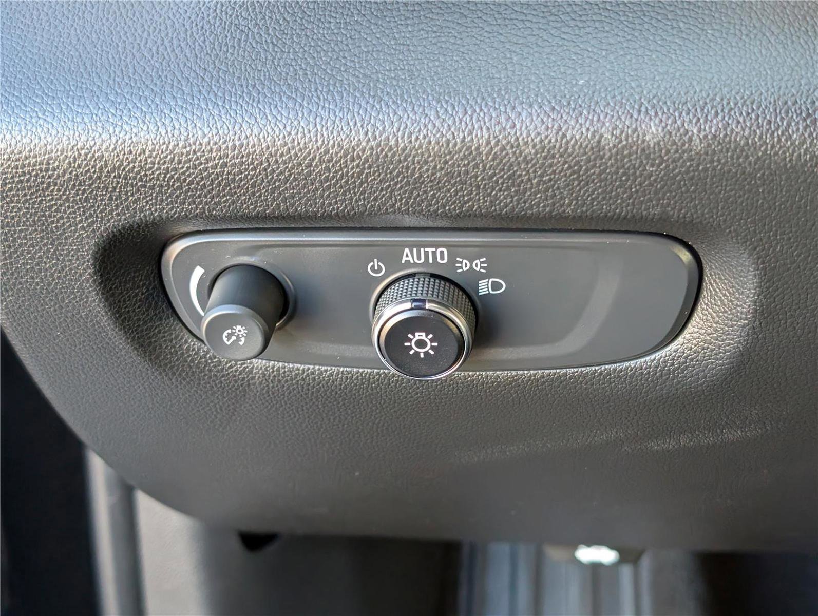 Used 2023 Chevrolet Traverse LS w/ Safety Package image 21