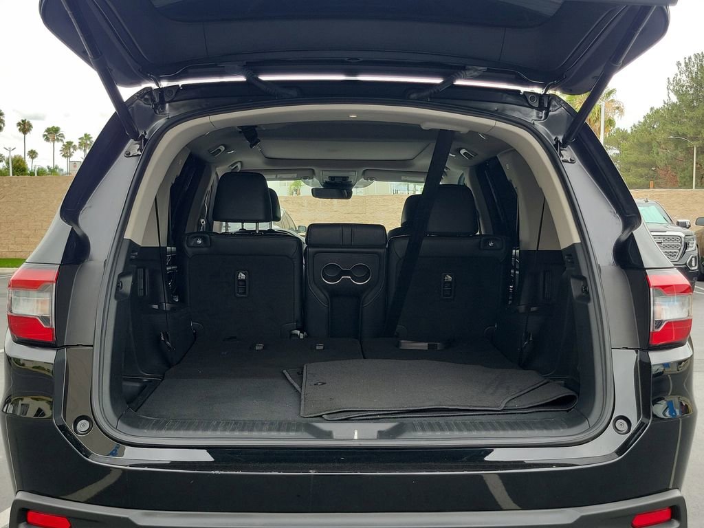 Certified 2025 Honda Pilot Touring image 9