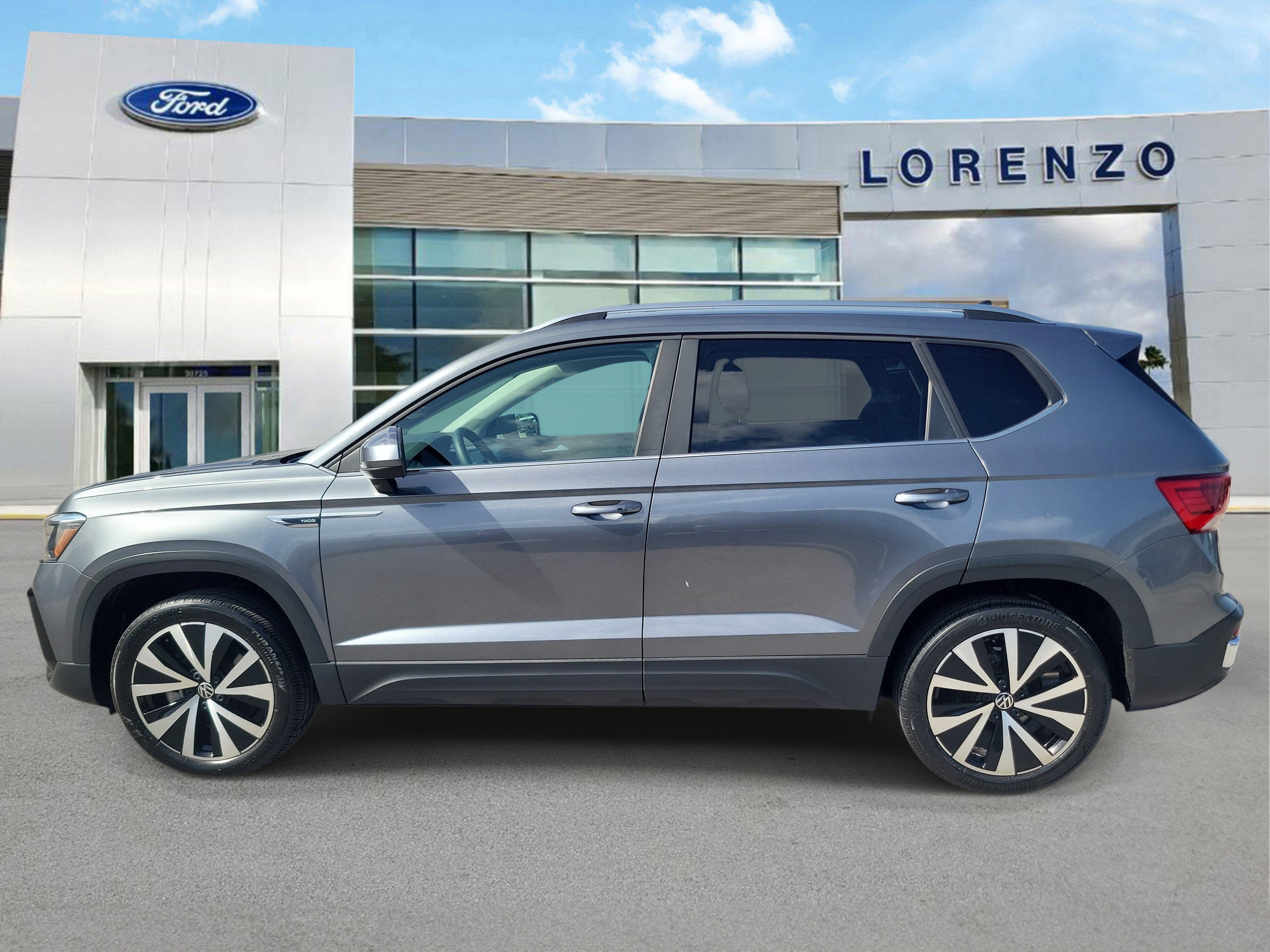 Used 2022 Volkswagen Taos SE FWD image 8