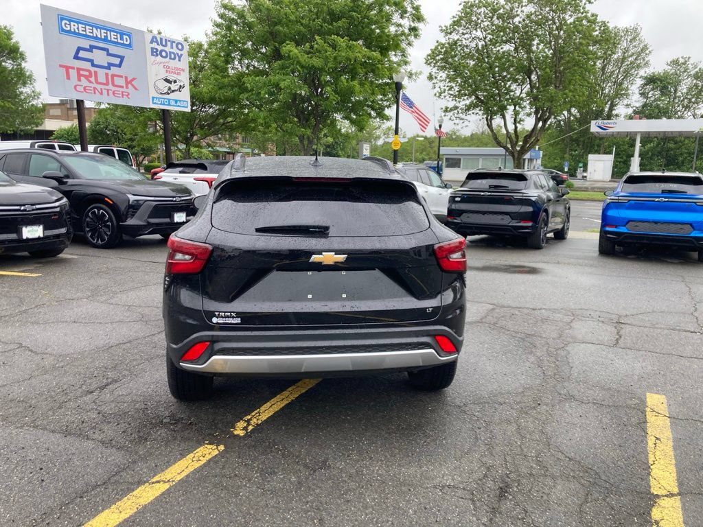 Used 2025 Chevrolet Trax LT FWD image 21