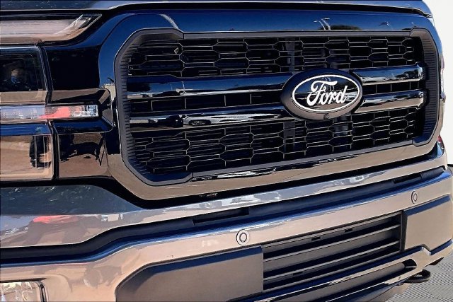 Used 2024 Ford F150 Lariat w/ Bed Utility Package AWD/4WD image 29
