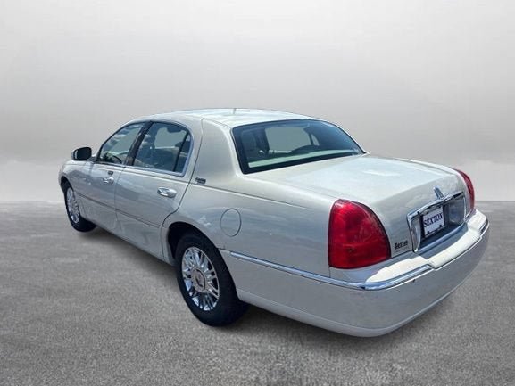 Used 2006 Lincoln Town Car Signature Limited RWD image 7