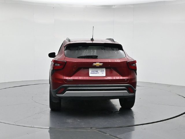 Used 2025 Chevrolet Trax LT w/ LT Convenience Package FWD image 8