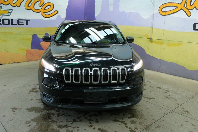 Used 2017 Jeep Cherokee Sport image 6