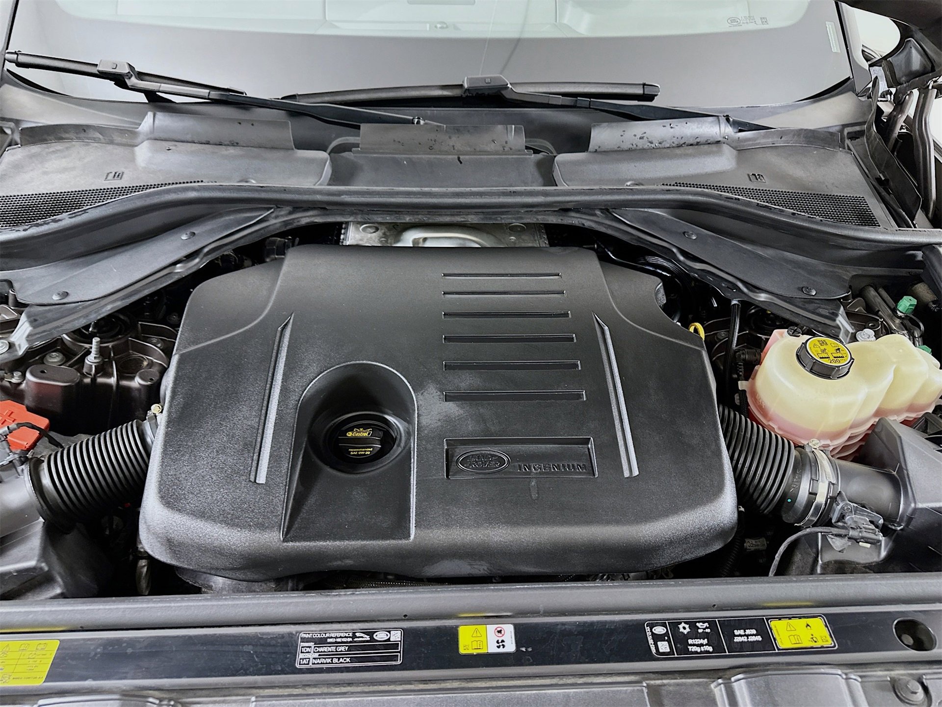 Used 2025 Land Rover Range Rover SE image 32