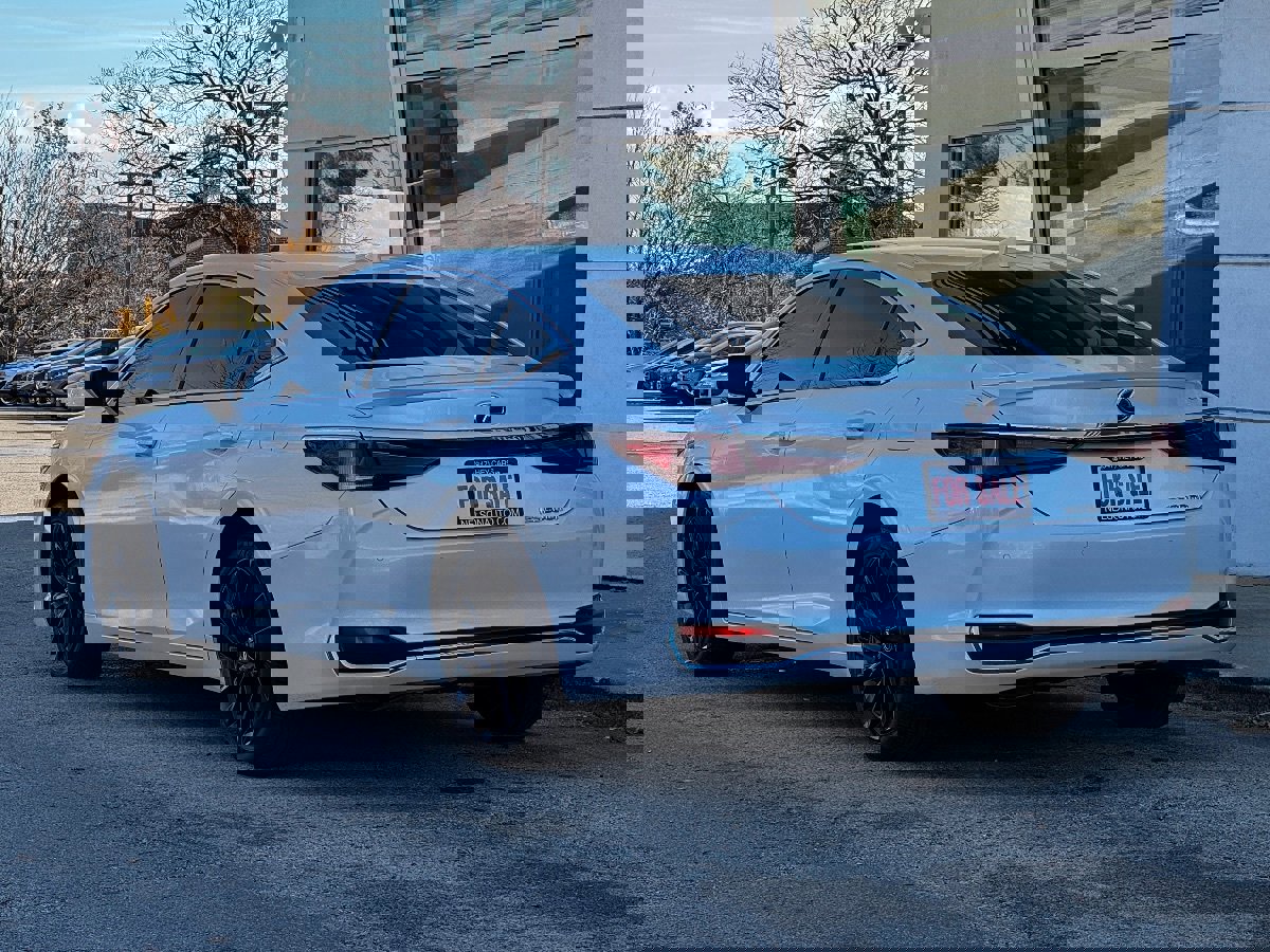 Used 2021 Lexus ES 300h w/ Accessory Package 2 image 11