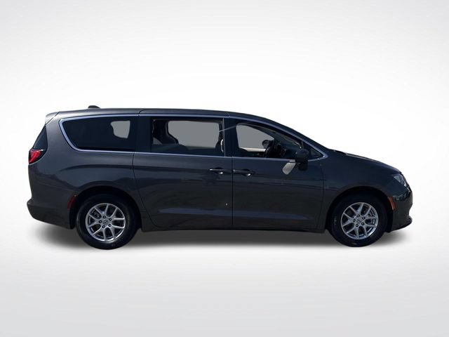 Used 2023 Chrysler Voyager LX FWD image 9