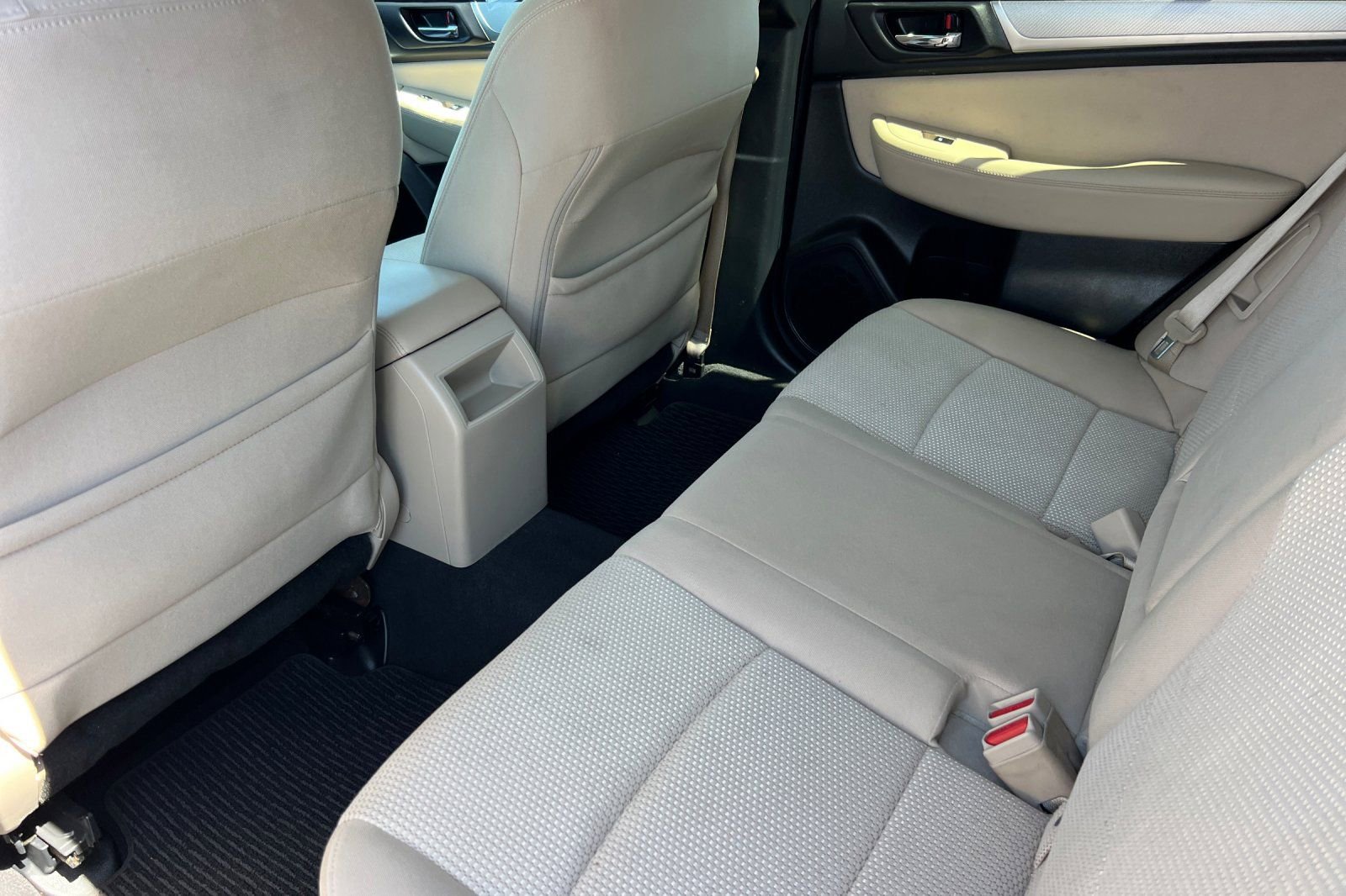 Used 2016 Subaru Outback 2.5i Premium image 12