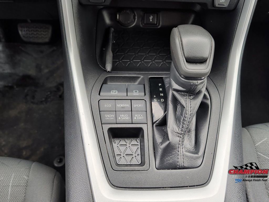 Used 2021 Toyota RAV4 XLE image 16