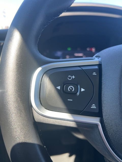 Used 2025 Volvo XC60 B5 Core image 13