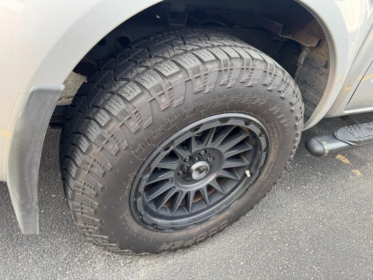 Used 2012 Nissan Frontier PRO-4X w/ Pro-4x Luxury Pkg image 5