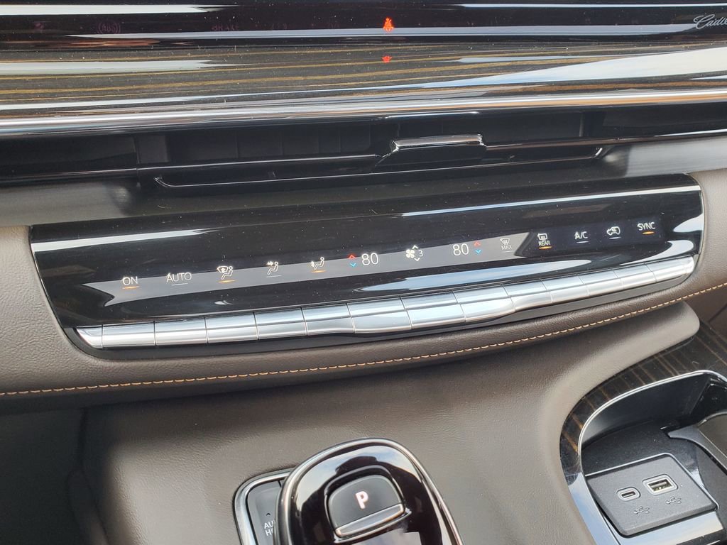 Used 2024 Cadillac Escalade Sport w/ LPO, ONYX Package image 29