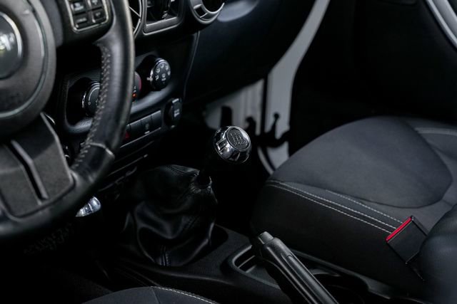 Used 2016 Jeep Wrangler Unlimited Sahara w/ Connectivity Group image 24