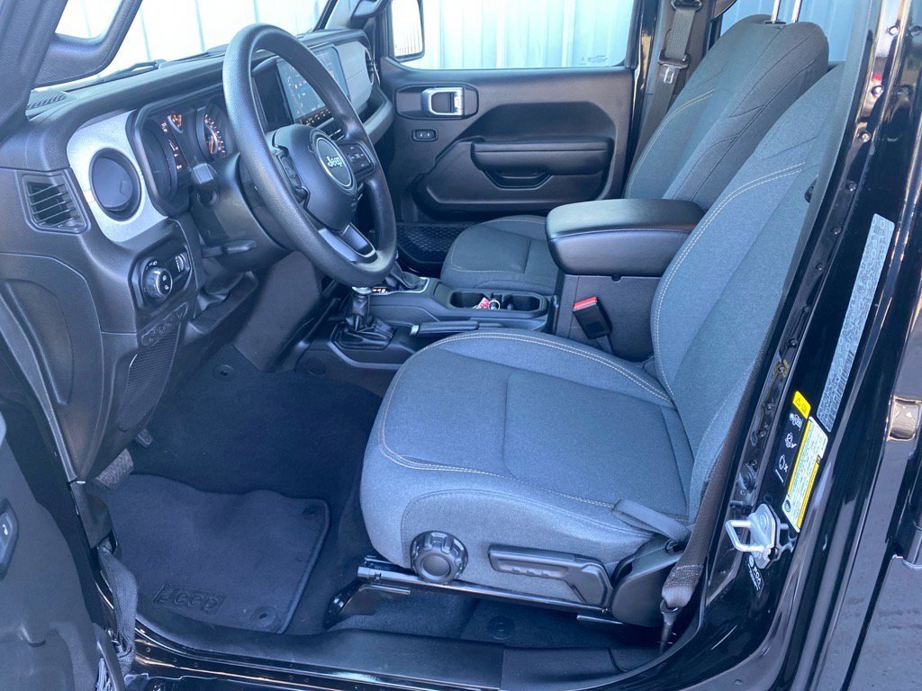 Used 2024 Jeep Gladiator Sport image 9