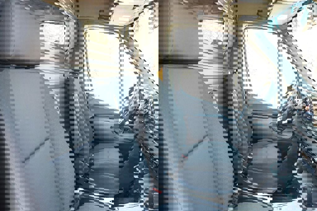 Used 2025 Mercedes-Benz Sprinter 2500 image 26