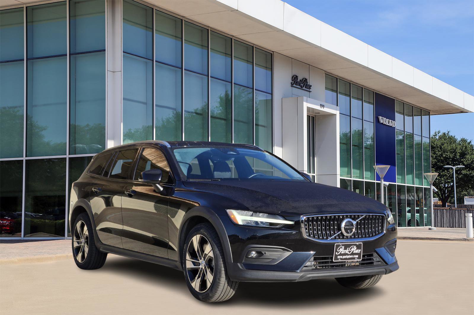 Certified 2023 Volvo V60 B5 Cross Country Plus w/ Climate Package image 2