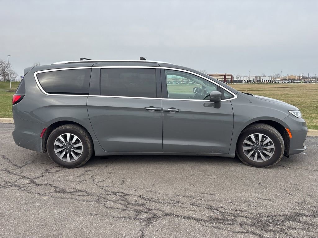 Used 2021 Chrysler Pacifica Touring-L image 11