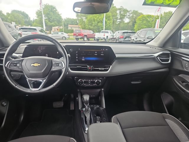 Used 2024 Chevrolet TrailBlazer LT w/ Convenience Package AWD/4WD image 13