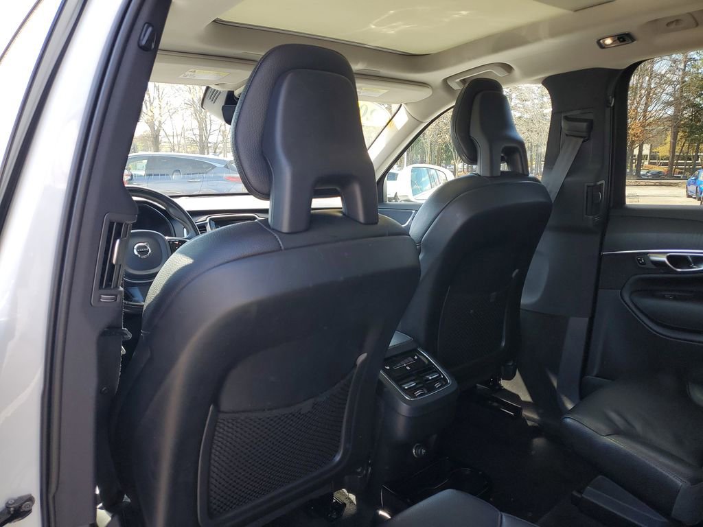 Used 2020 Volvo XC90 T6 Momentum w/ Protection Package Premier image 13