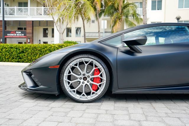 Used 2022 Lamborghini Huracan EVO image 13