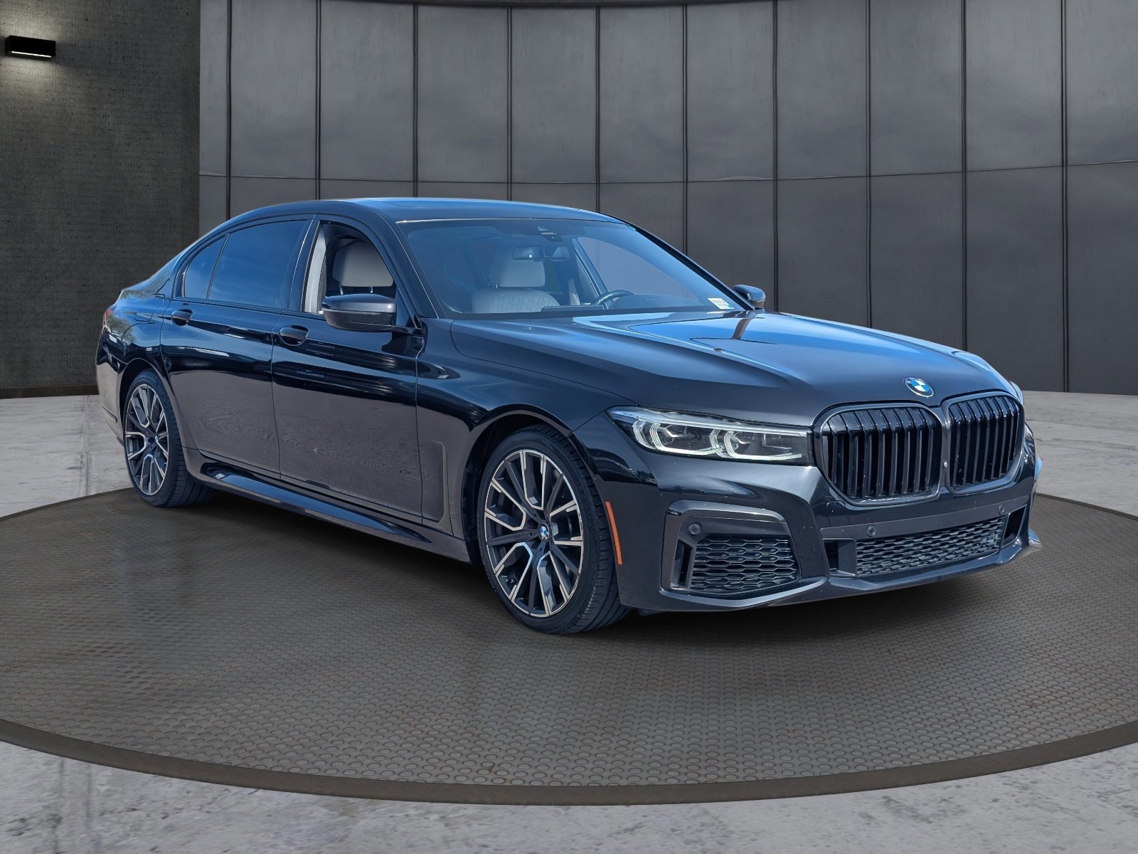 Used 2021 BMW 740i w/ M Sport Package image 8