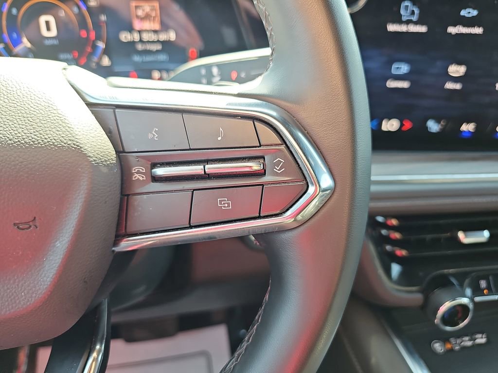 Used 2025 Chevrolet Suburban Z71 image 23