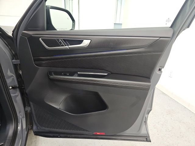 Used 2025 Volkswagen Atlas Cross Sport SEL R-Line image 36