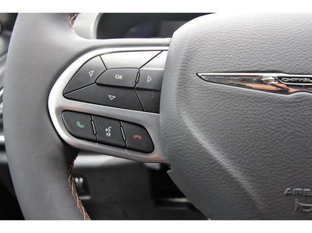 Used 2025 Chrysler Pacifica Pinnacle FWD image 18