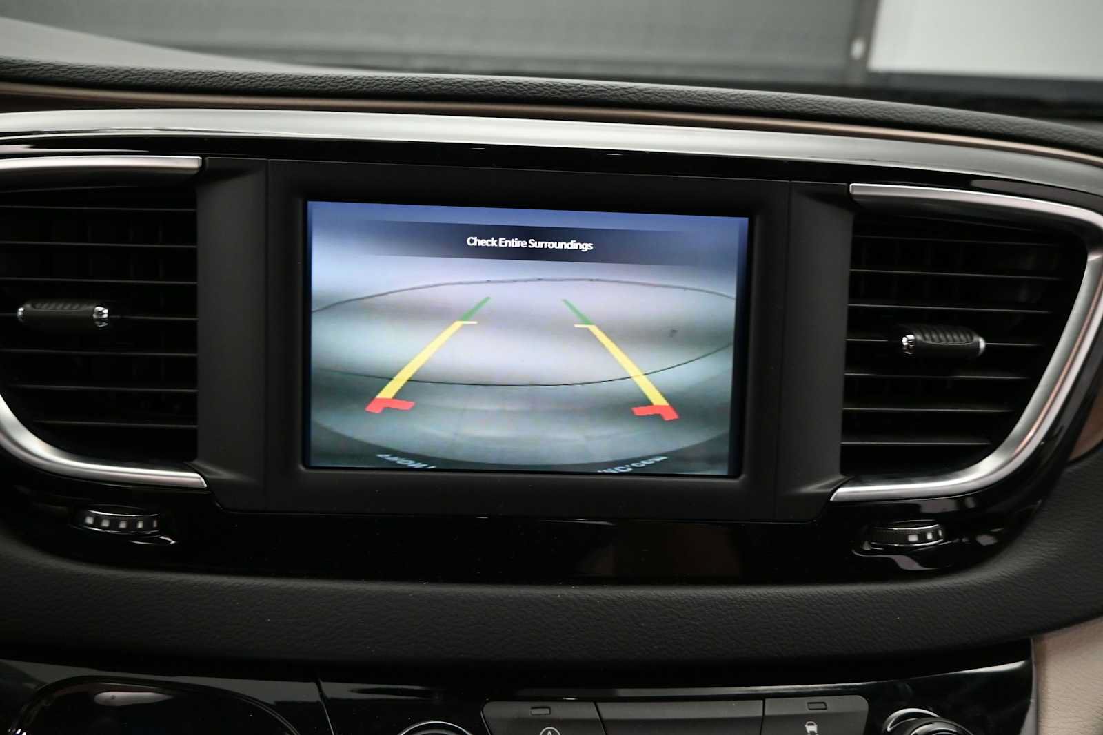 Used 2023 Chrysler Voyager LX FWD image 20