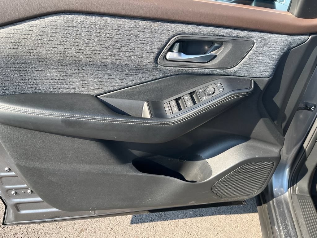 Used 2023 Nissan Rogue SV AWD/4WD image 11