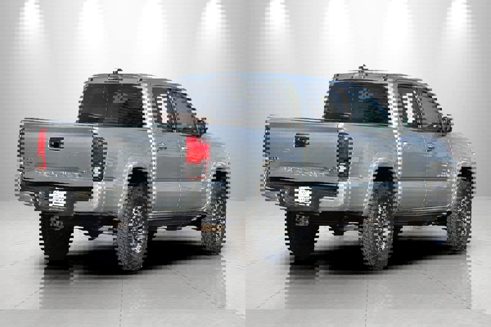 Used 2023 Toyota Tacoma SR5 w/ Technology Package image 2