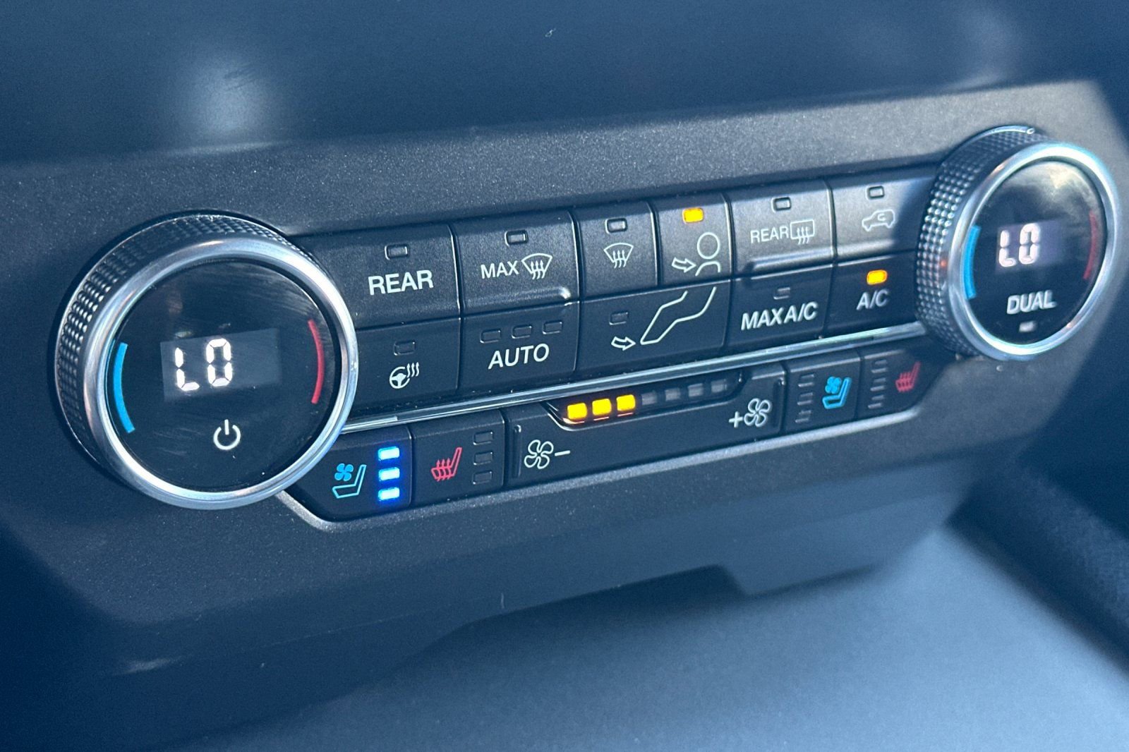 Used 2019 Ford Expedition Max XLT w/ Equipment Group 202A AWD/4WD image 21