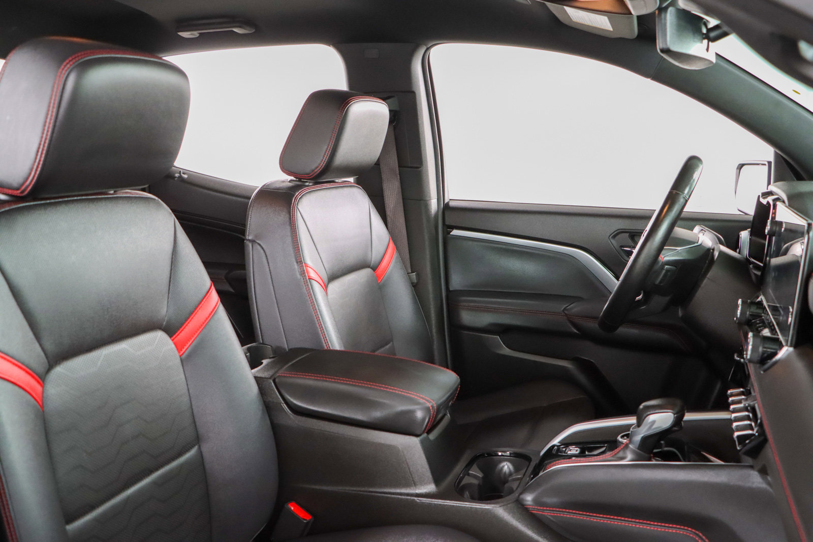 Used 2024 Chevrolet Colorado Z71 w/ Z71 Convenience Package 2 image 26