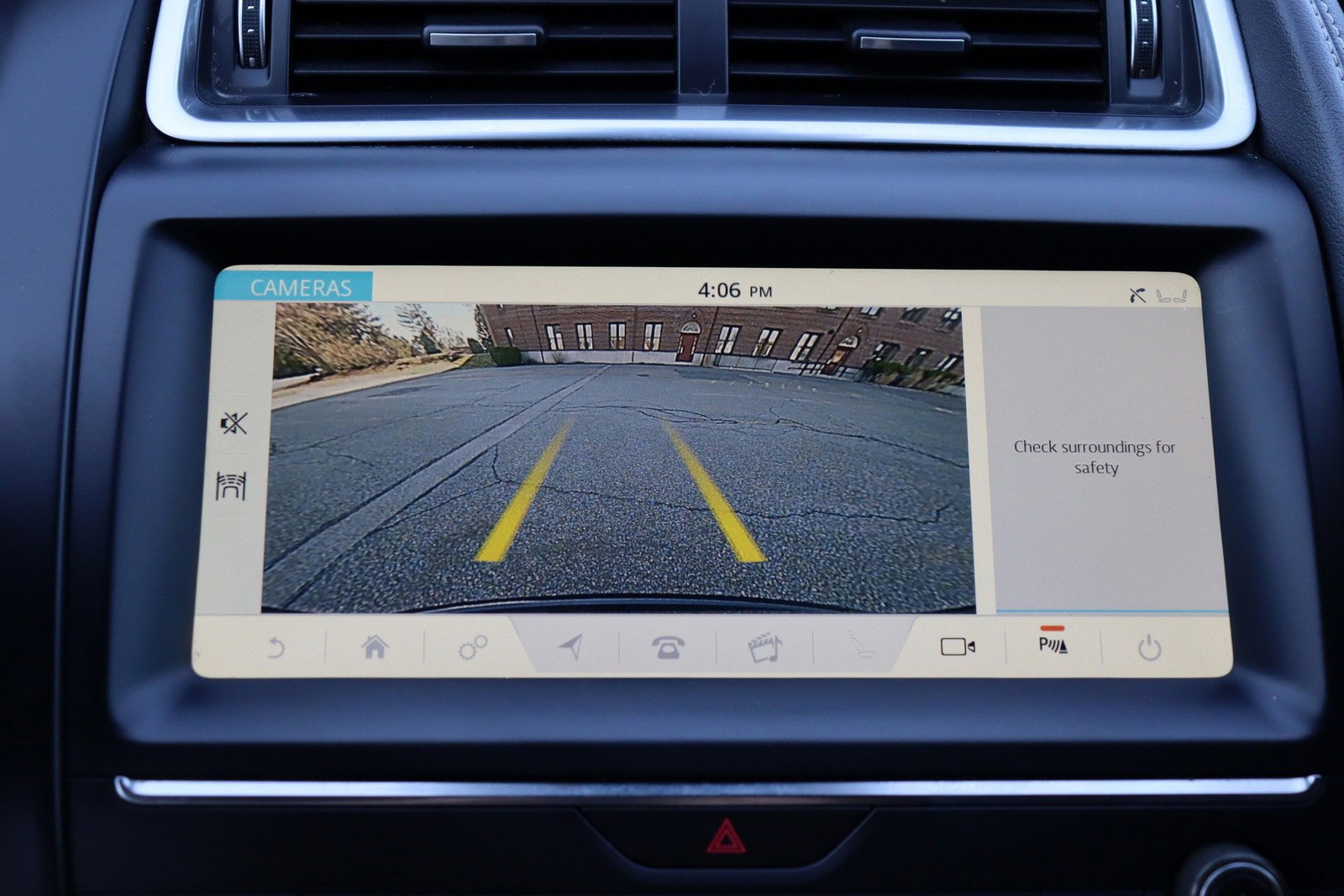 Used 2019 Jaguar E-PACE R-Dynamic S image 34