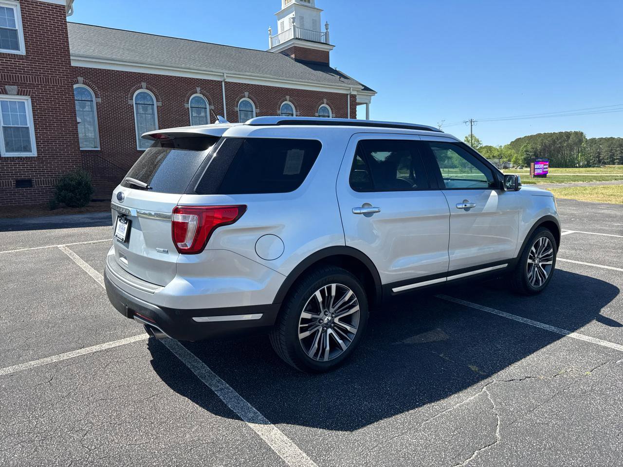 Used 2018 Ford Explorer Platinum AWD/4WD image 5
