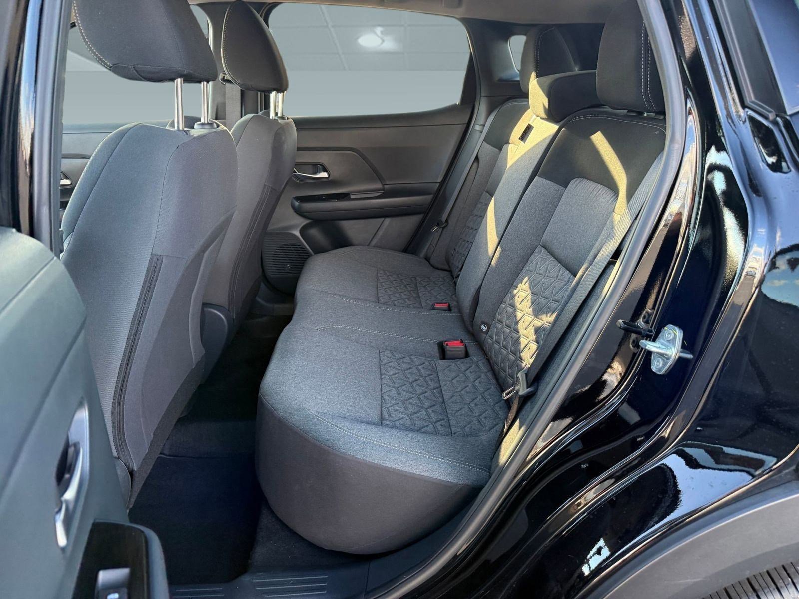 Certified 2025 Nissan Kicks SV image 13