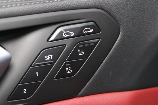 Used 2020 BMW X6 M50i AWD/4WD image 18