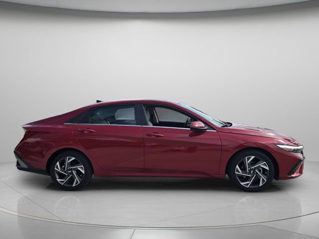 Certified 2025 Hyundai Elantra Limited FWD image 4