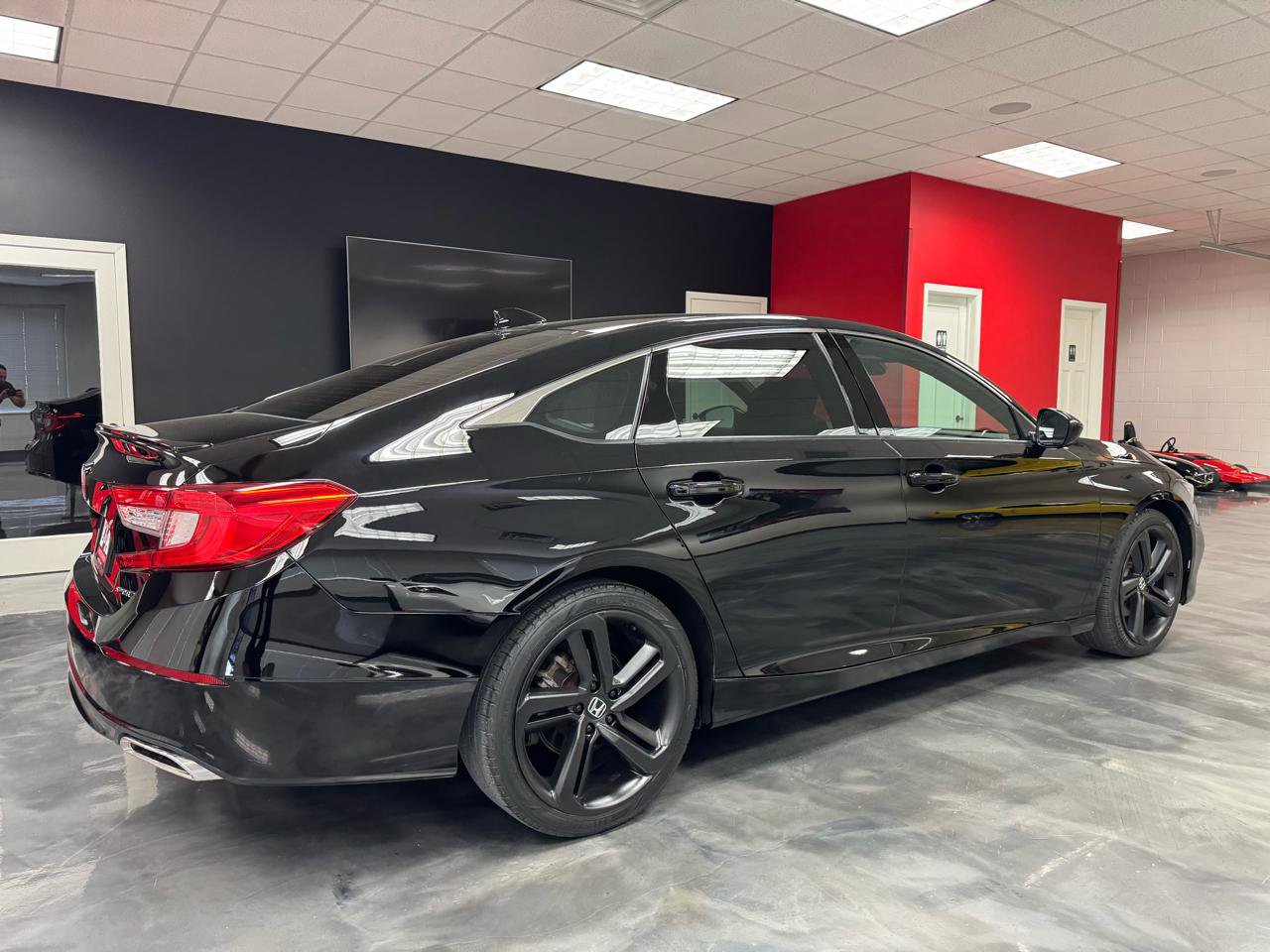 Used 2018 Honda Accord Sport image 10