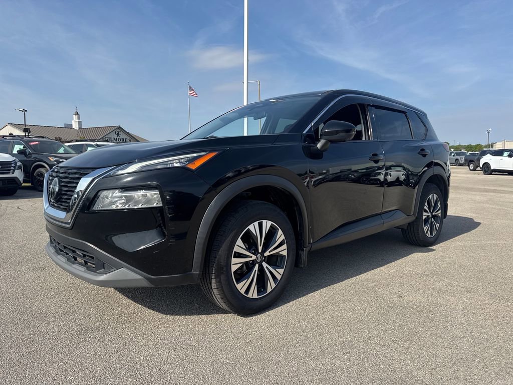 Used 2021 Nissan Rogue SV image 2