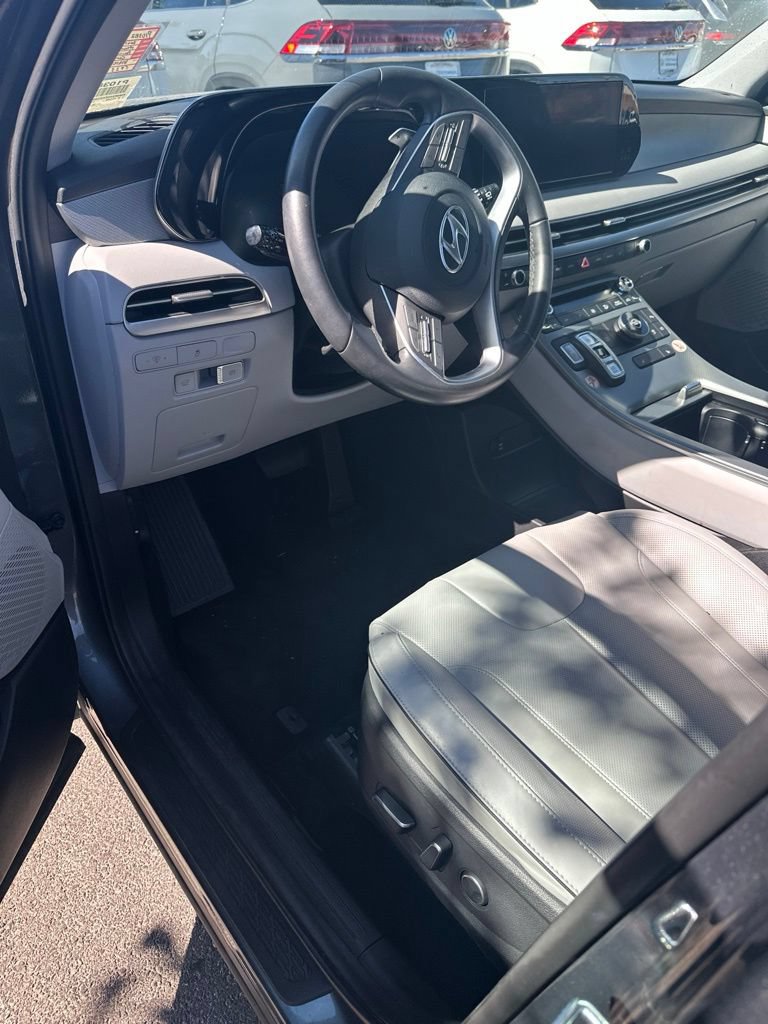 Used 2025 Hyundai Palisade SEL FWD image 2