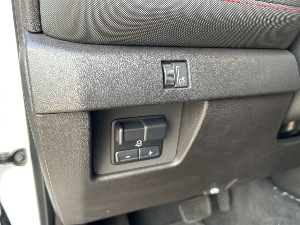 Used 2023 Chevrolet Colorado Z71 w/ Z71 Convenience Package 2 image 17