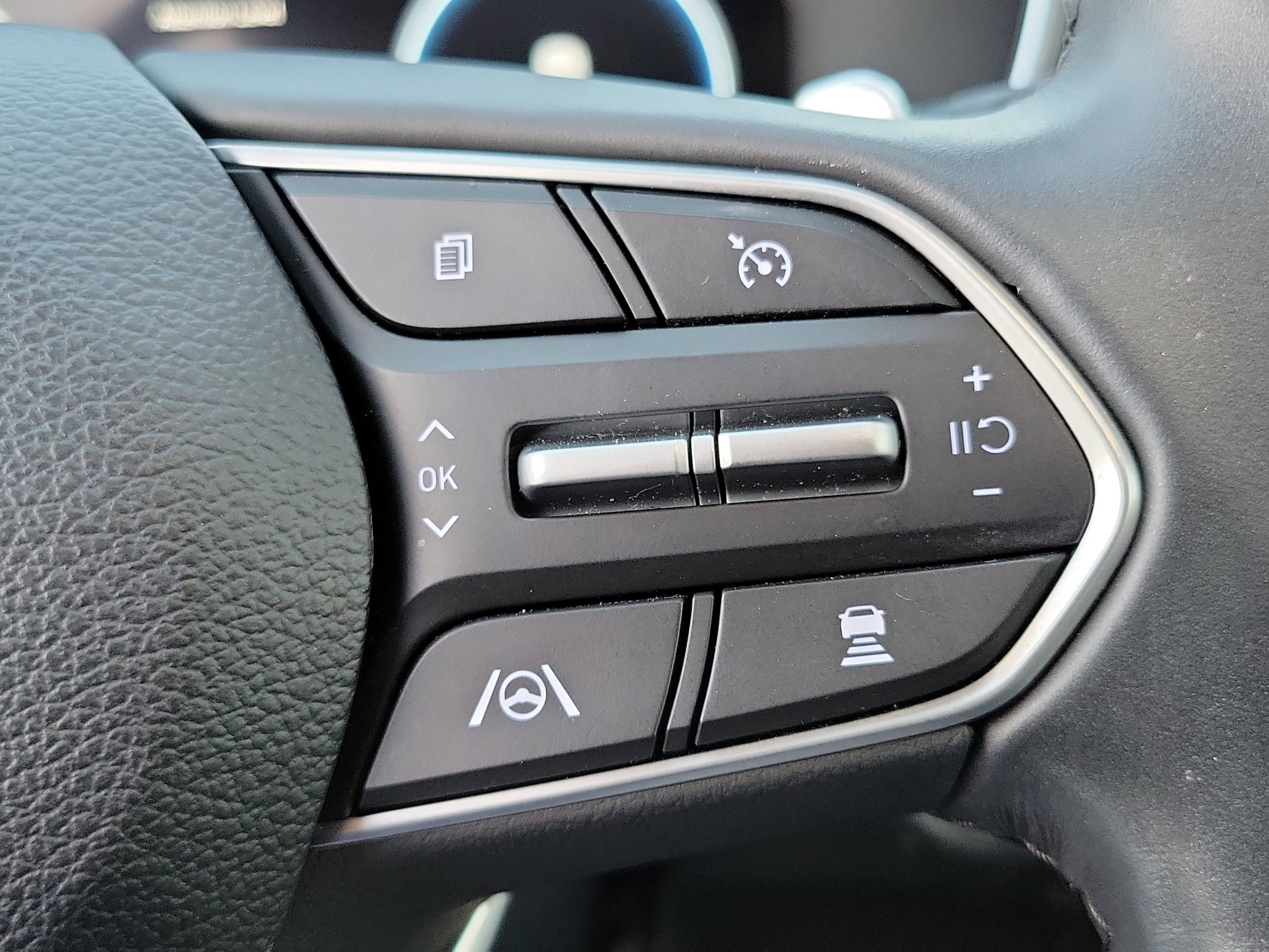 Certified 2023 Hyundai Santa Fe SEL Premium image 10