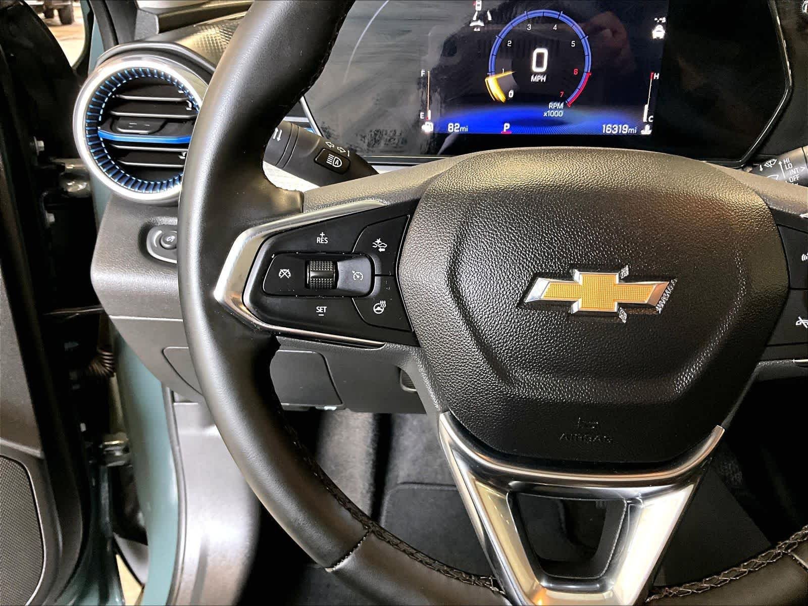 Used 2025 Chevrolet Trax LT w/ Driver Confidence Package FWD image 24