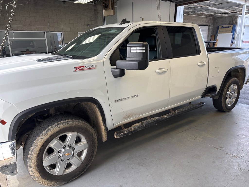 Used 2020 Chevrolet Silverado 2500 LT w/ Z71 Off-Road Package image 2