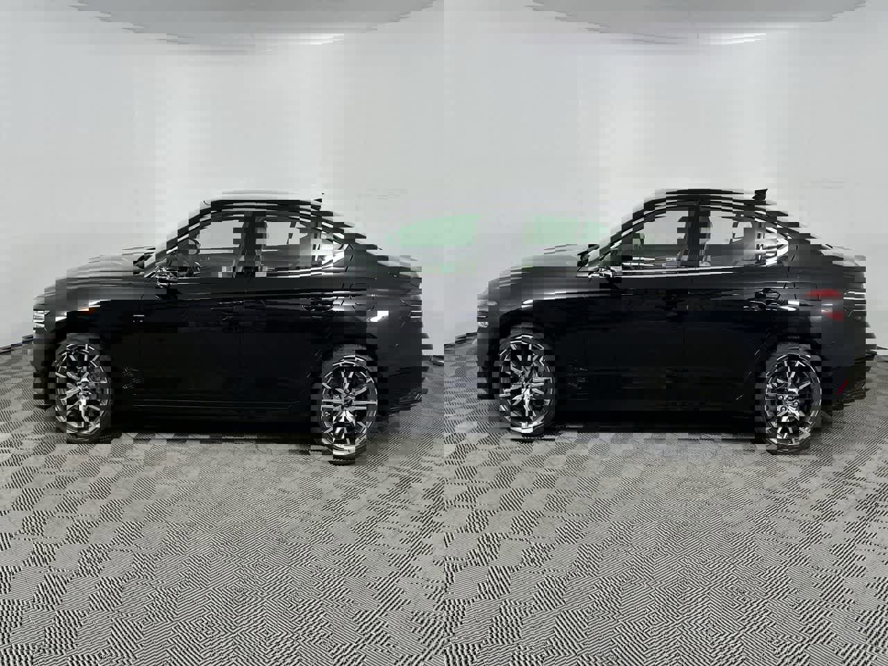 Used 2025 Genesis G70 2.5T image 5