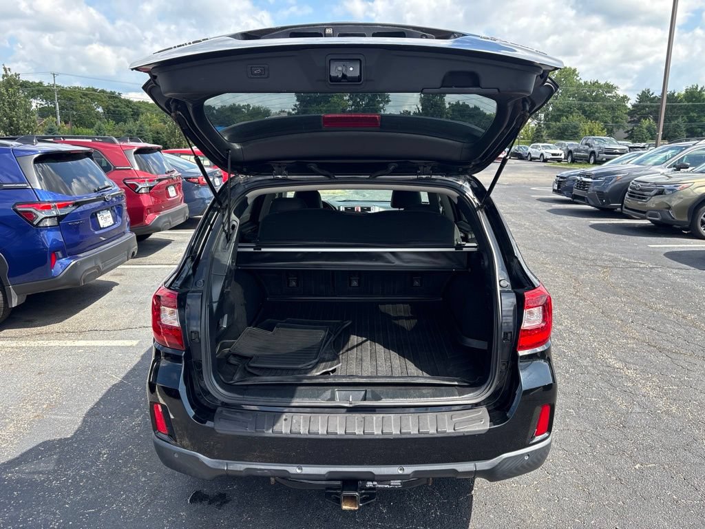 Used 2017 Subaru Outback 2.5i Limited AWD/4WD image 8